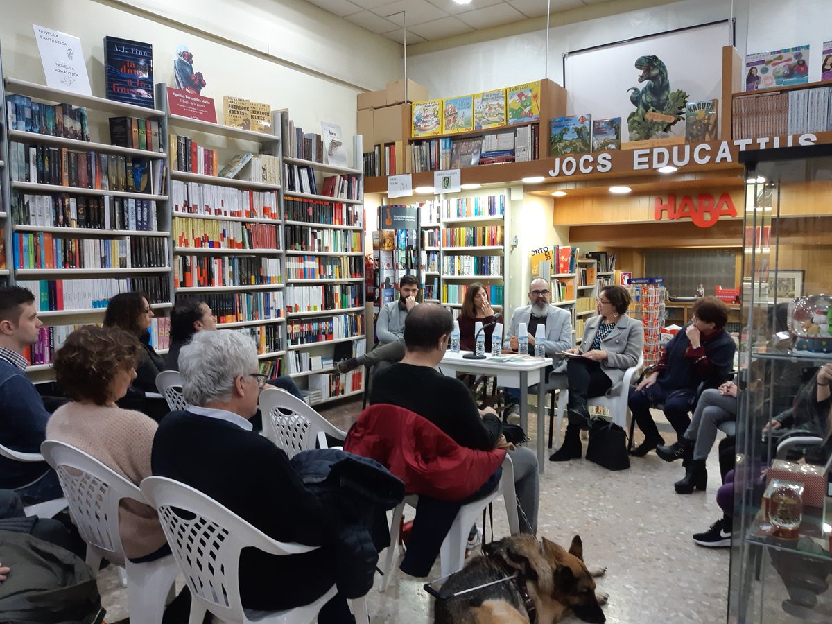 llibreriaadsera's tweet photo. Entrega del 12è premi Tinet a M.Victòria Lovaina pel conte Cara de peix.
Presentat per @Palazon_Oscar
Moltes felicitats!
#premisliteraris #Tarragona
#narrativacurta
@TGNcultura
@OmniumTarragone
#normalitzaciolinguistica
@Cossetania https://t.co/DZaea39sNe