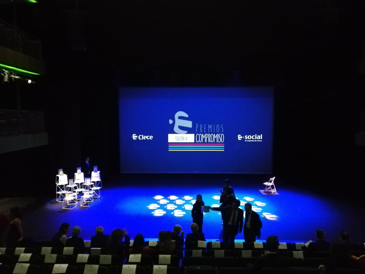 Clece_'s tweet photo. ¡Todo listo para dar comiendo a los IV #PremiosCompromiso! Nuestros invitados ya han llegado y están acomodándose para que empiece la gala https://t.co/Y1HIdmY2IE