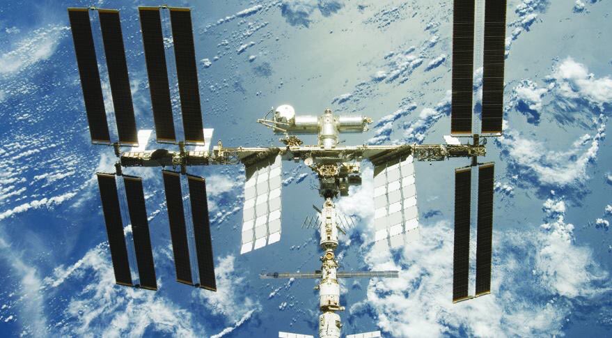CallistaEPFL's tweet photo. ISS celebrating its 20 years today ! 🎊 #spacecollaboration
#ISS20 https://t.co/Zqqvv8CmTG