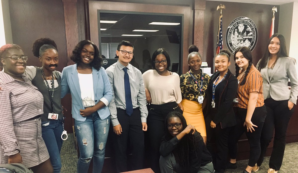 flhs_magnet's tweet photo. The State of Alabama prevailed against Boo Radley as our AICE ENGLISH for Lawyers class finished our trials post-reading the novel To Kill a Mockingbird #futurelawyers #trialprep #englishclassfun @flhsprincipal https://t.co/mIV4wepL9g