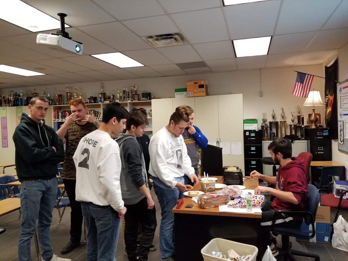 cambohl's tweet photo. My sophomore year of highschool I thought it would be funny to bring a bunch of bread and a toaster to school the day before Thanksgiving break, I called it toastgiving, 3 years later my former teacher is carrying on the tradition π happy #toastgiving ya'll! https://t.co/UqEvqoMBFd