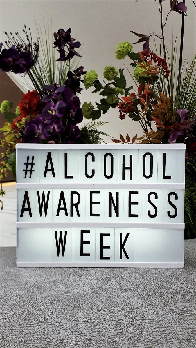 SlimmingWorld's tweet image. Losing weight doesn’t have to mean giving up your weekend tipple! Why not ask the bar staff for a jug of water while you’re out – not only will it slow down your drinking and help you stay on-track it will keep you hydrated too! #AlcoholAwarenessWeek