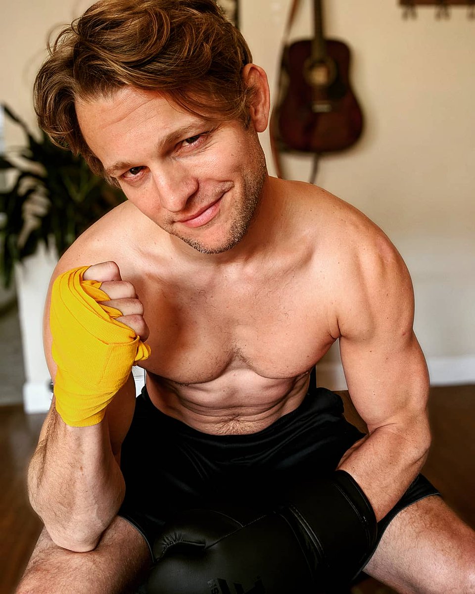 ChaseRColeman's tweet photo. Starting a hobby I've always hungered to explore... .
@pkgla #everlast #rockon #kickboxing #muaythai #pkg #pkgla #boxing #fighting #fitness #training https://t.co/IKJo4KsaDW