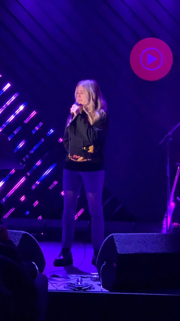 marialauraDL's tweet photo. Omg! This happened! 😭😭😭 Thanks @YouTube @elliegoulding https://t.co/EjDtzn4bk8