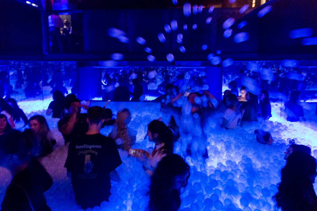 CreativeDsnLtg's tweet photo. We had a blast in "The Pit" at The Lavatory, an immersive experience in Phoenix, Arizona. CDL consulted with @BillTonnesen for the color changing lighting glowing from below for a lava pit emulation. Video at https://t.co/jbTCU0hynO or go to https://t.co/km6A39RH2i for more info. https://t.co/7zH2GPaj09