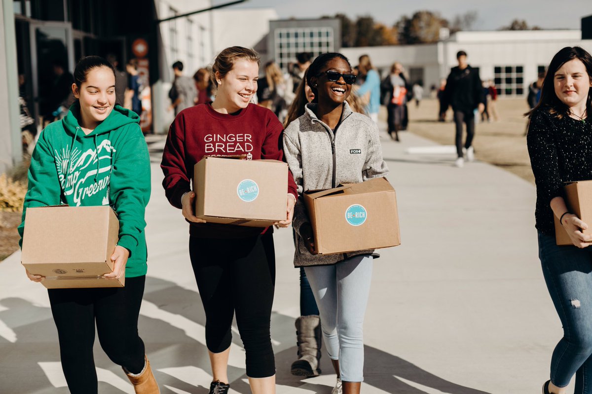 JeffHenderson's tweet photo. Proud of the #Gwinnett Church middle school students who brought 150 meal boxes Sunday for @NorthGwntCoOp. #nextgenwin #forgwinnett https://t.co/yUSkVsOtFC