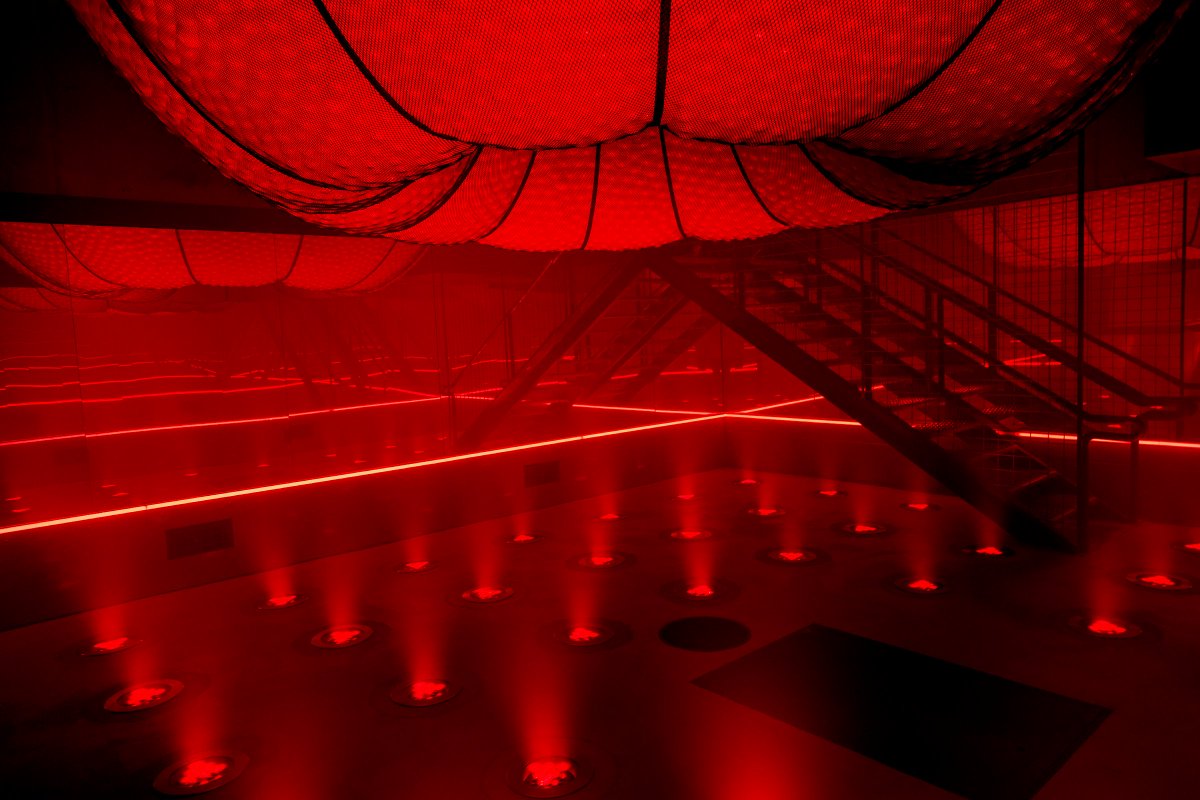 CreativeDsnLtg's tweet photo. We had a blast in "The Pit" at The Lavatory, an immersive experience in Phoenix, Arizona. CDL consulted with @BillTonnesen for the color changing lighting glowing from below for a lava pit emulation. Video at https://t.co/jbTCU0hynO or go to https://t.co/km6A39RH2i for more info. https://t.co/7zH2GPaj09