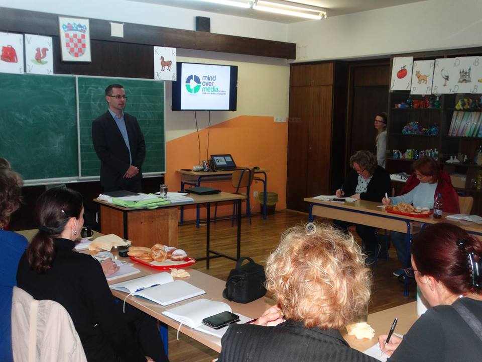 Librarians in Croatia have shown great interest in our project Mind over Media in EU! :) <a href="/igor_kanizaj/">Igor Kanižaj</a> held a workshop for librarians from the Krapina-Zagorje County "How librarians can teach about propaganda, manipulation and fake news" #MoMinEU