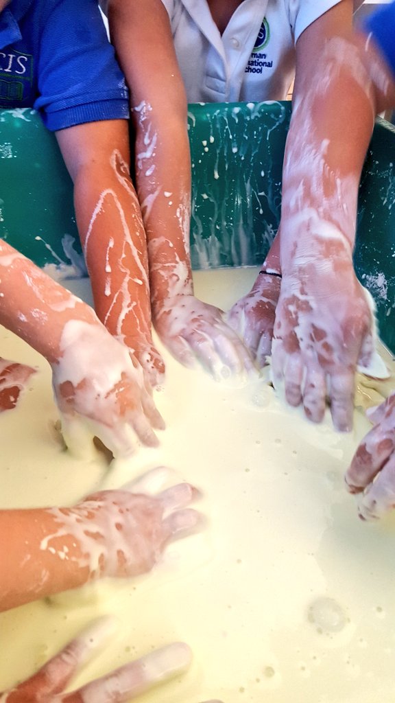 msjess345's tweet photo. Ookblek on a Tuesday morning to stimulate the senses, and being messy fun! #CISinspires https://t.co/s6CSKKjjNp