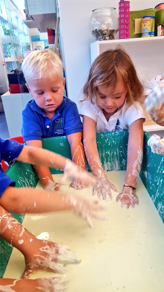 msjess345's tweet photo. Ookblek on a Tuesday morning to stimulate the senses, and being messy fun! #CISinspires https://t.co/s6CSKKjjNp