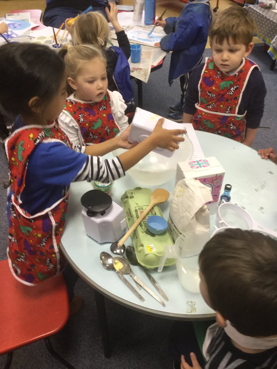 STBPrm's tweet photo. Nursery are celebrating blue day by baking blue cupcakes. #GoBlueCardiff https://t.co/r82YsJIDBE