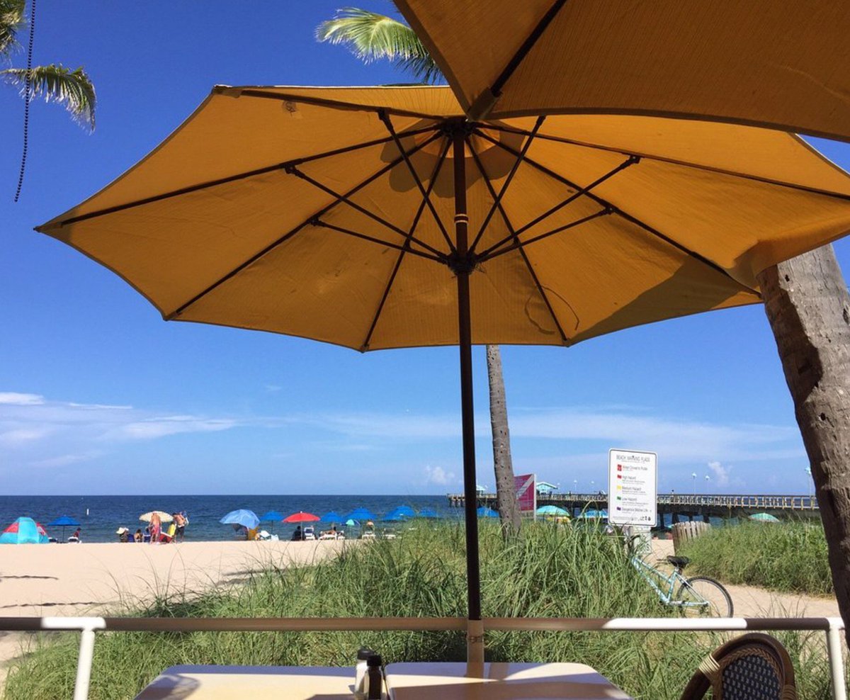 arubabeachcafe's tweet photo. Today is a good day to relax before family arrives. Come to the beach for lunch at Aruba's! Just gorgeous outside and we have a table waiting for you. : )
#calmbeforethestorm #almostturkeytime #justrelax #wewilltakecarofyou #arubabeachcafe https://t.co/KZ7aKNhyx3