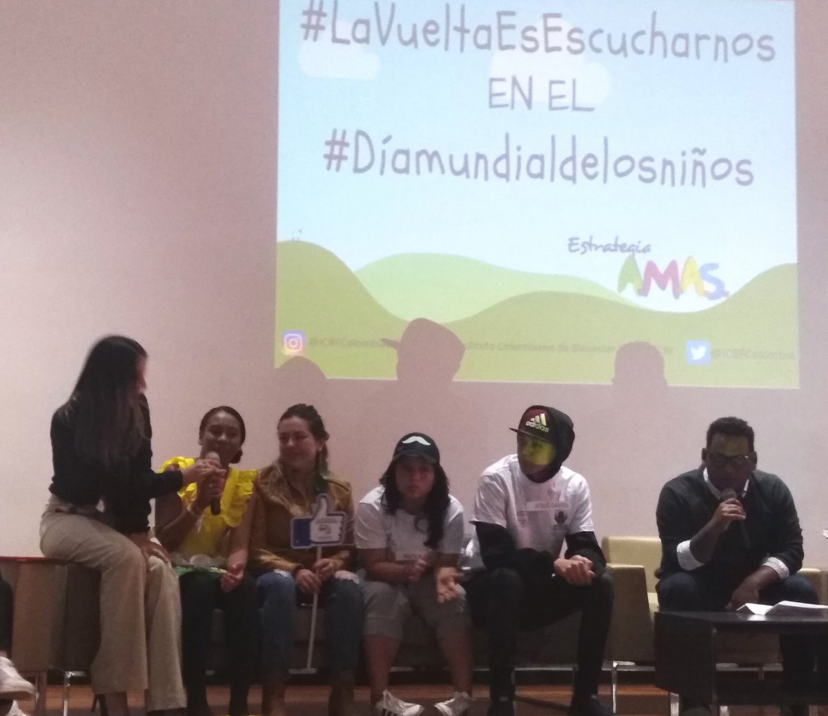 VelascoNatalia_'s tweet photo. Las artes y el deporte como herramientas para promover derechos permiten que los niños, niñas y adolescentes se alejen de las vulneraciones presentes en sus territorios. #LaVueltaEsEscucharnos https://t.co/FnSGWurhCm