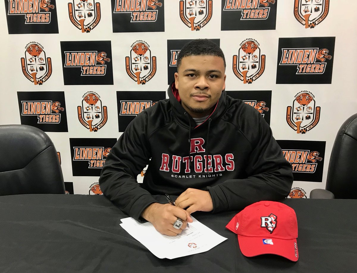 LindenXctf's tweet photo. Huge Congratulations to Kyle Lipscomb for signing his Division 1 National letter of intent to compete in track and field at @RutgersMensTFXC University! The best is yet to come for this young man! #Linden#signingday#D1#RutgersUniversity
@LindenSchoolsNJ  @lpstigersports  @LHS_NJ https://t.co/mwjcjjT8ch