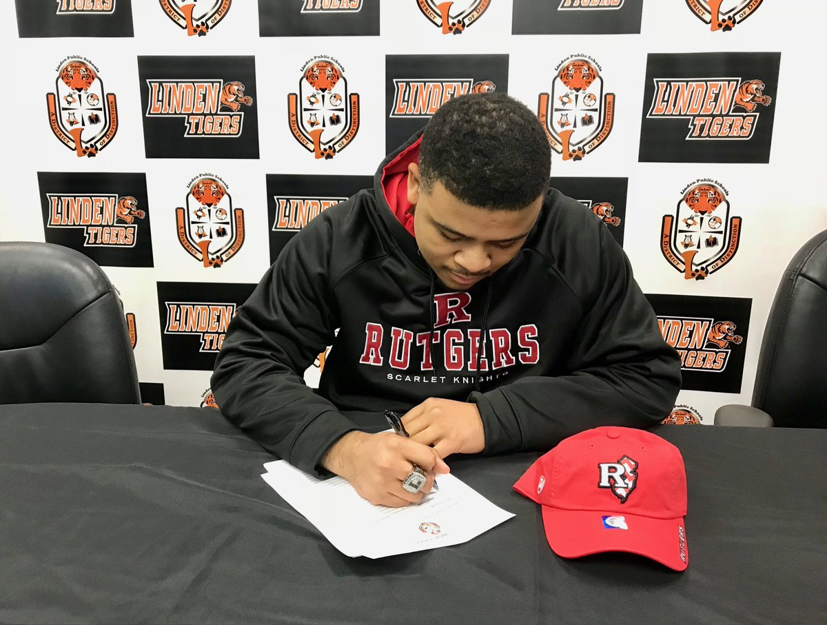 LindenXctf's tweet photo. Huge Congratulations to Kyle Lipscomb for signing his Division 1 National letter of intent to compete in track and field at @RutgersMensTFXC University! The best is yet to come for this young man! #Linden#signingday#D1#RutgersUniversity
@LindenSchoolsNJ  @lpstigersports  @LHS_NJ https://t.co/mwjcjjT8ch