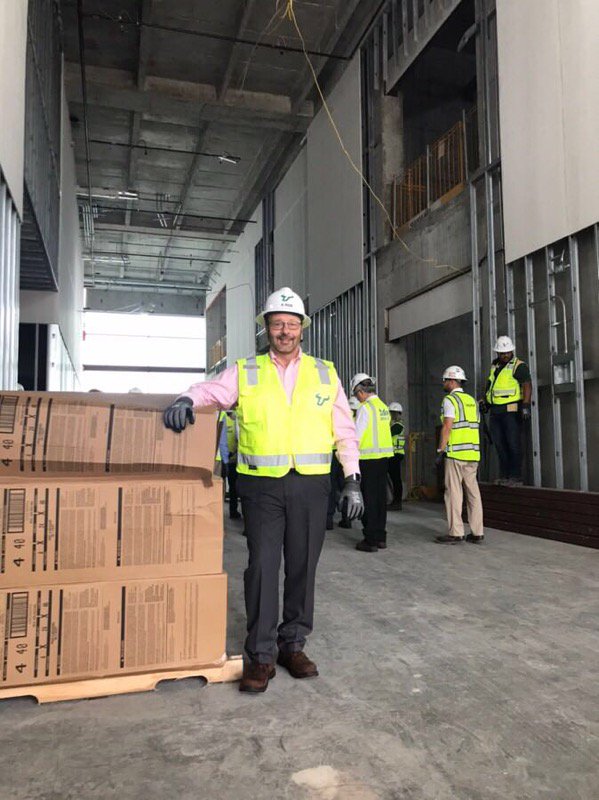 davidapizzo's tweet photo. Last week I had the opportunity to attend the topping ceremony for the @USFHealth Morsani College of Medicine and Heart Institute. @FLBlue is proud to support this great addition downtown in the @CityofTampa that will be a great resource to improve our community's health. https://t.co/xIdVj5UhSc