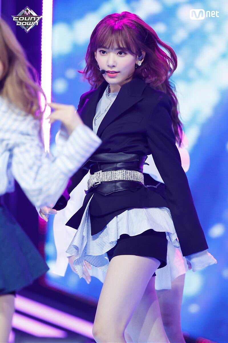 み No Twitter この咲良ロングヘアーに見えない ロングの咲良は綺麗さが増すから 次のカムバはロングが見たい Izone 宮脇咲良