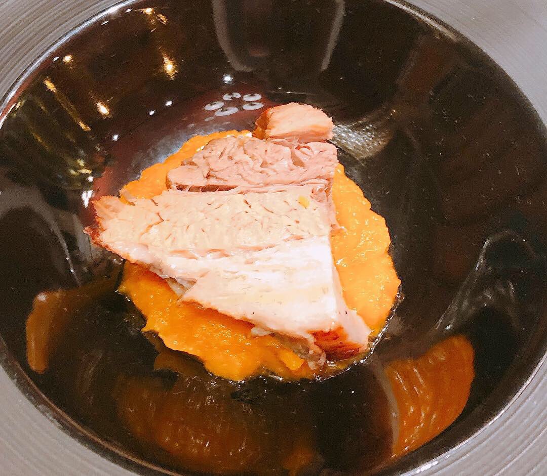 Ywine8181's tweet photo. 山梨県のブランド肉と熟成された希少な古酒の会を開催しました♪
なかなかお目にかかれないワイン6種🍷とのマリアージュ♡
皆さまとても楽しんでいただけました✨次回は12月15日に山梨のロゼワイン会！クリスマス前なので特別な6種類をご用意してます✨是非お問い合わせくださいませ♡ https://t.co/qt60rwOes6