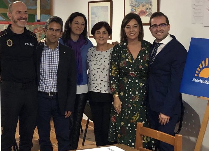 Jamestrompi's tweet photo. Con @isabel_ambrosio, Rafaela Crespín, Juan Jesús Alcántara (Policía Local), Joaquín De la Vega (Subdirector del CIS) y la presidenta de #ACALIS en el #DiaMundialSinAlcohol en Córdoba! Gracias por la acogida en tan interesantes jornadas! https://t.co/zylvmaDf3n