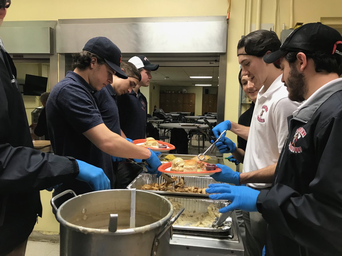 TomahawksHockey's tweet photo. Giving Back: Your Tomahawks visited the Salvation Army last night to help serve a turkey dinner for those in need. https://t.co/TkATVOnJ9E