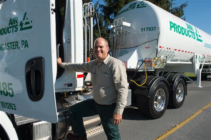 AirProductsJobs's tweet photo. Sleeping in your truck this week?  Most of our drivers are home daily and receive holiday pay.  To find a truck driving opportunity and hear more about our offerings, check out https://t.co/paGGnNHNfv. https://t.co/PHh3o1ruIR