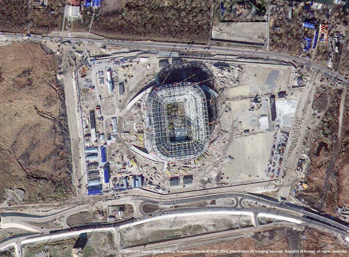 SkyWatchApps's tweet photo. Thanks @Geocento for sharing: Ever wondered how you can use #earthobservation data to monitor your #construction project? Check out these images over Rostov #stadium. So clear you can even count the cars! #AmazingInfrastructure #urbanplanning #financialplanning https://t.co/kx24kpD6Xw