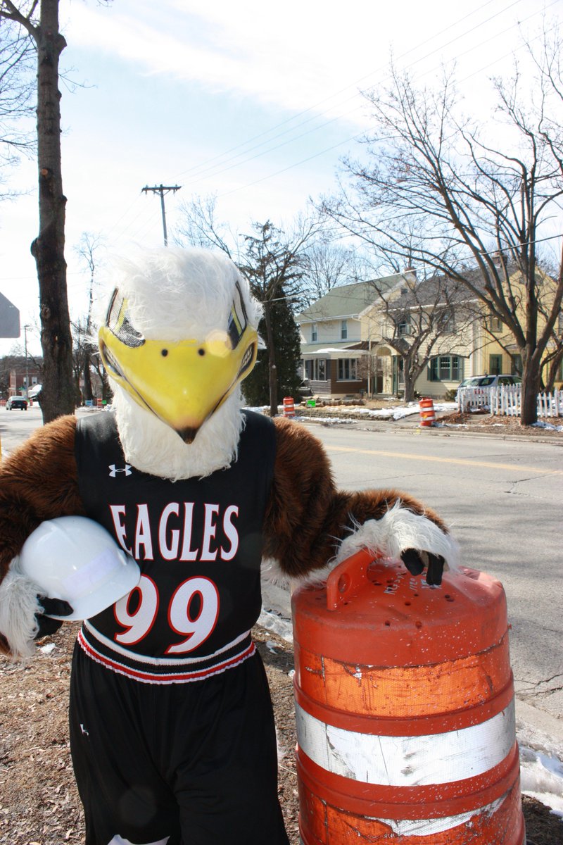 EdgewoodCollege's tweet photo. Good News: Monroe Street project nearly done, two-way traffic returns Weds. afternoon. Please continue to use caution on campus! https://t.co/C0ufYHBkBd https://t.co/OM5tRmsihx