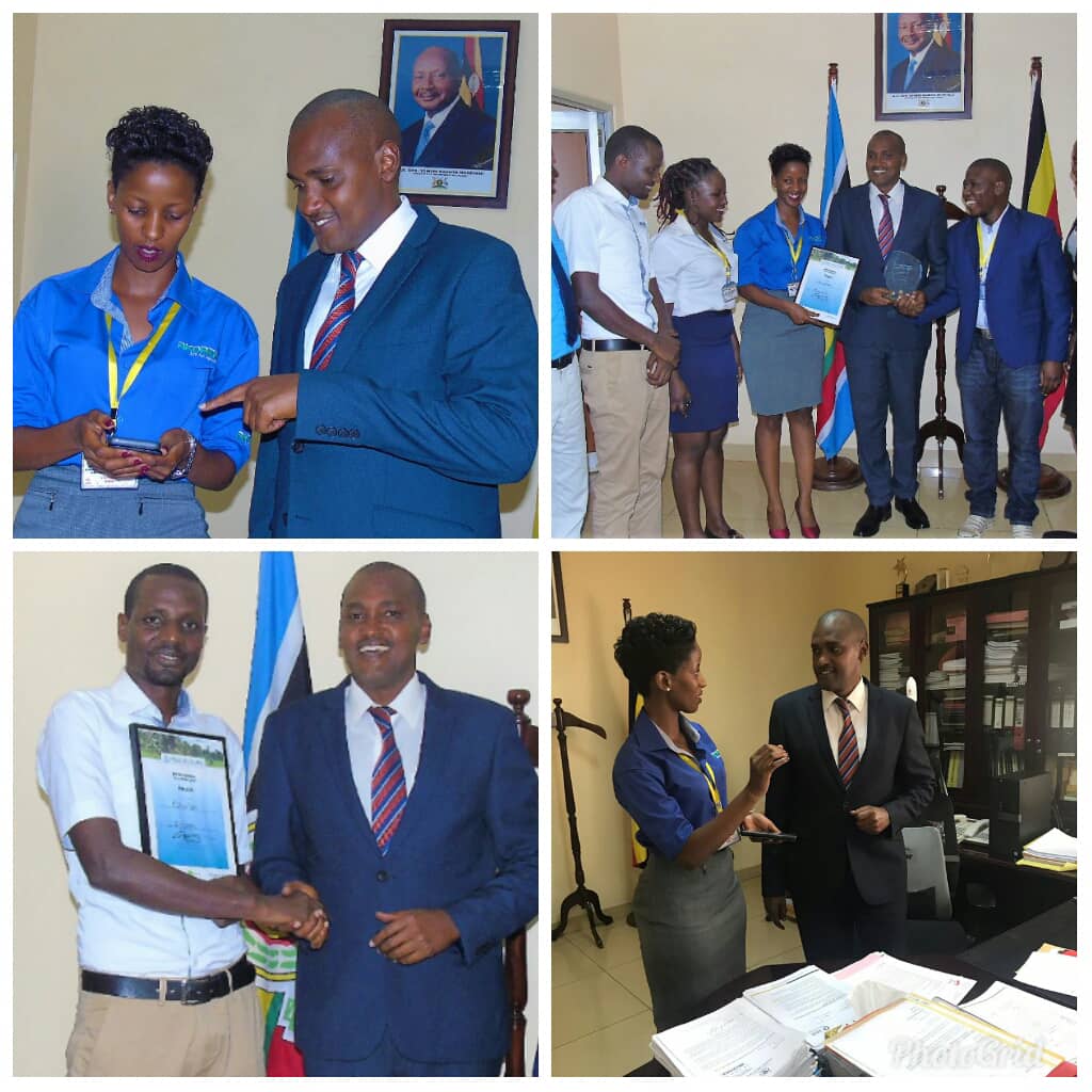 k1esther's tweet photo. This morning the Honorable Minister of ICT @FrankTumwebazek  recognized EzyAgric and DOWNLOADED the app. Predict &amp; accurately diagnose Fall Armyworm by a snap, Soon on EzyAgric. Download https://t.co/epkRSEL5eJ
 @FeedtheFuture @AfricaResilient @akorion256 #EzyAgric #fallarmyworm https://t.co/P5KkpiNmKA