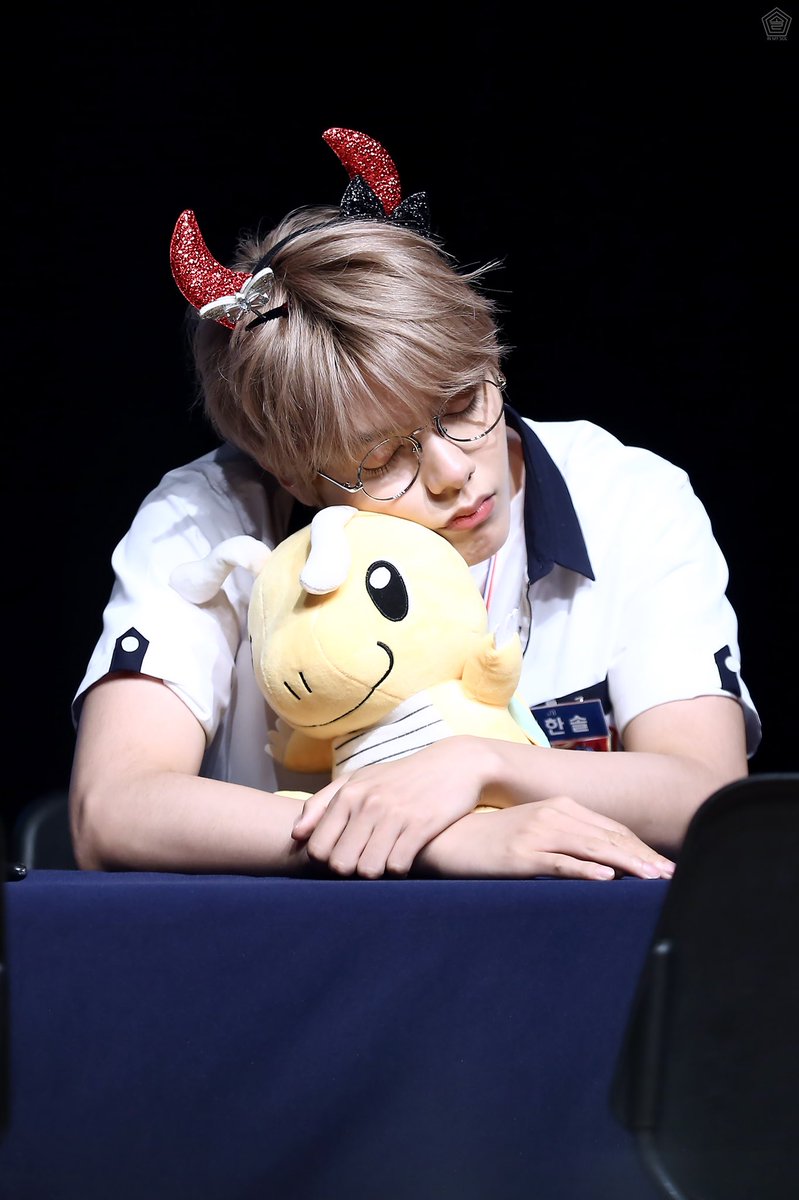 InMySOL_'s tweet photo. #HAPPYHANSOLDAY 
#한솔아생일축하해 
-
@jflo_newkidd @official_UN_B 
-
#지한솔 #hansol #UNB #유앤비 #NewKidd #뉴키드 https://t.co/x8PCQb6kIt
