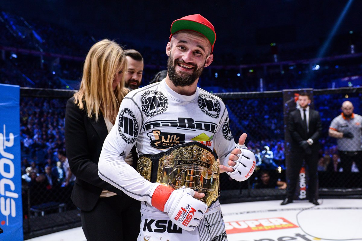 KSW_MMA's tweet photo. .@artur_sowinski returns to the lightweight division after 2121 days.
#KSWFacts

#KSW46 live around the 🌍 on https://t.co/oJKcsKiIEv https://t.co/B4VusYBkws
