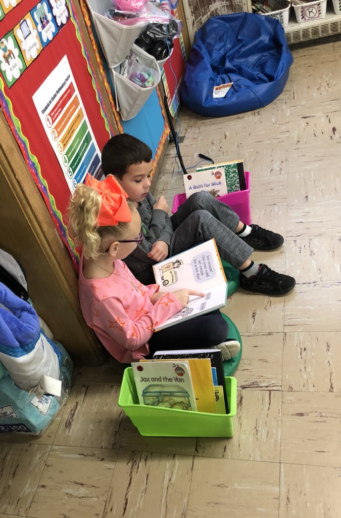CusterC36's tweet photo. Word detectives read with partners to solve tricky words! @BayviewESchool @BayviewParents @MTPSpride https://t.co/UMjeLoysOf