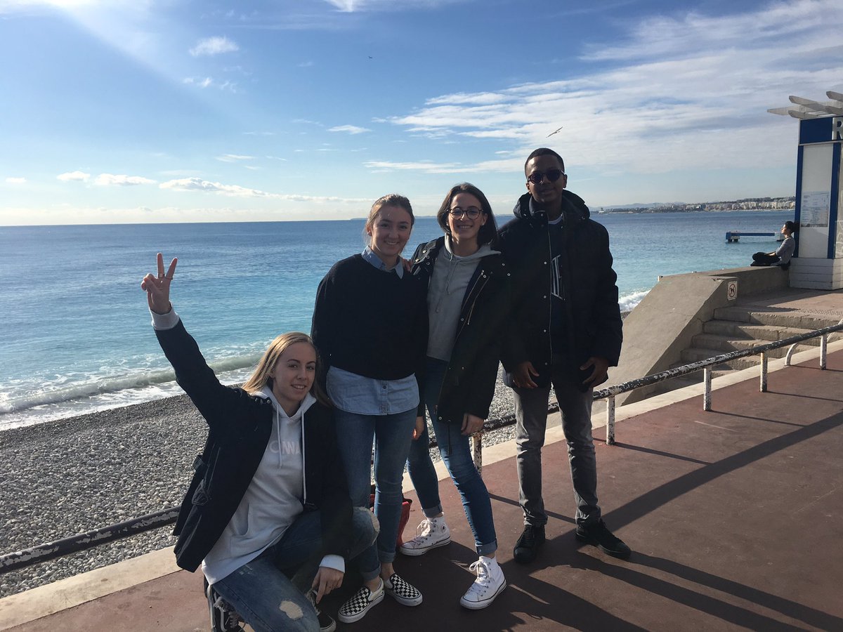 HappyRecovery06's tweet photo. Aujourd’hui c’est la journée de l’enfance et nous soutenons @UNICEF @UNICEF_FR et tous les enfants du monde avec #GoBlue 💙💙💙

#happyrecovery #UNICEF #GoBlue #enfant #Blue #WorldChildrensDay https://t.co/BEI6TEt2Hr