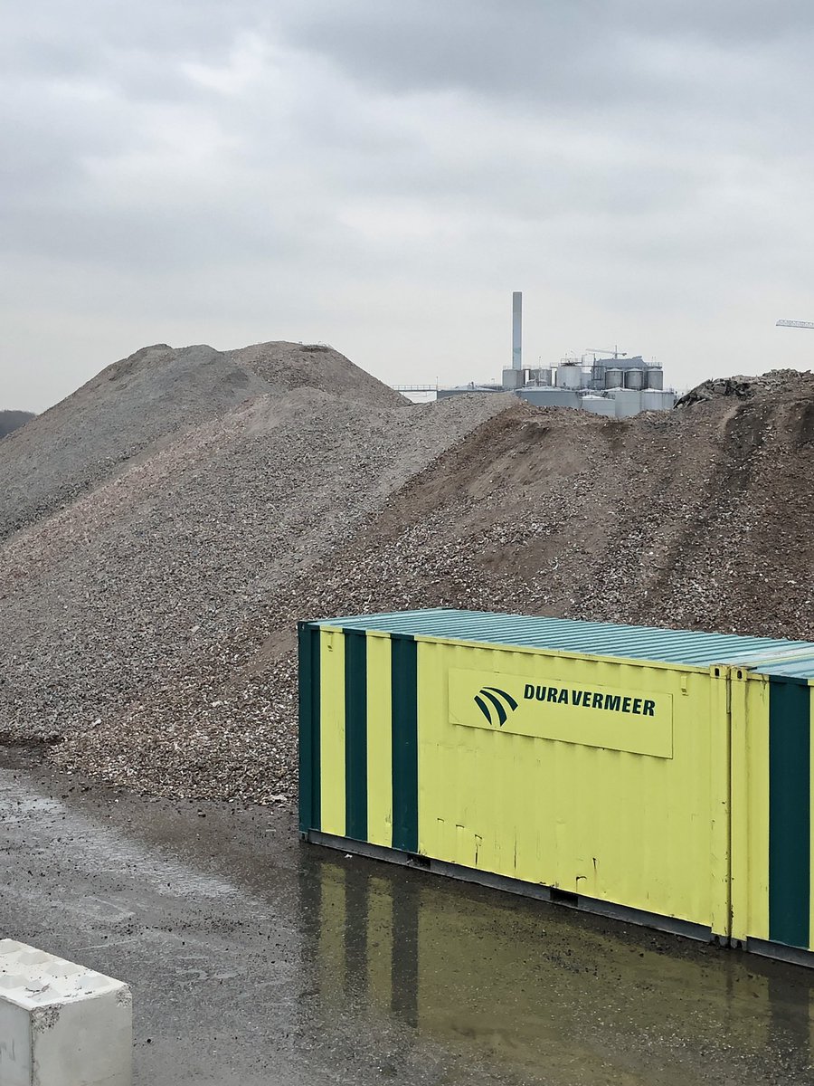 TonnieRoording's tweet photo. Weer voldoende Menggranulaat beschikbaar op lokatie Nijmegen.
#menggranulaat#wegenbouw @DuraVermeer https://t.co/vjr0lZvilM