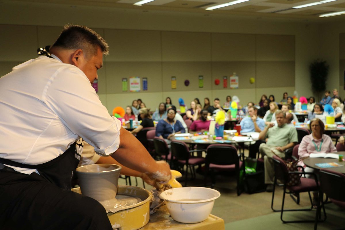 ArlingtonISD's tweet photo. Today we are thankful for teachers who help mold and shape our students. They spend countless hours empowering and engaging students through relevant, innovative and rigorous learning experiences. Thank you, AISD teachers, for all that you do for our district! #TeacherTuesday https://t.co/paI0VXHbwS
