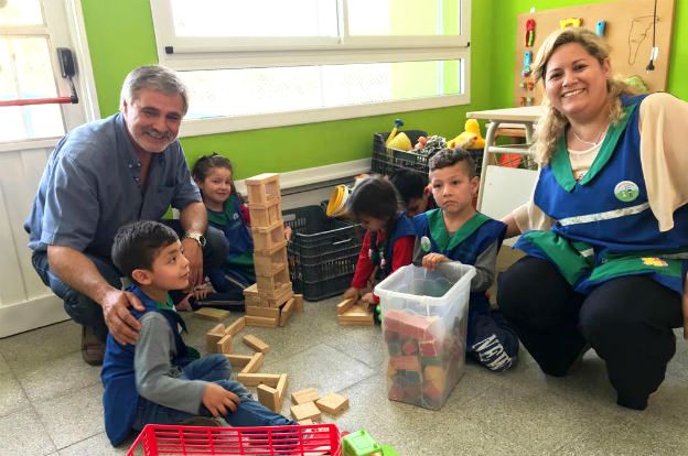 FODEMEEP's tweet photo. #ProgramaAurora
Grahovac visitó el pasado viernes el Jardín “Cnel Olmedo” (Las Toscas) e inauguró 1 sala de 3, 4 y 5 años; hall central y cerco perimetral. También fue a Cruz de Caña (La Paz ) a inaugurar 1 sala en Jardín M. Moreno y en Villa Dolores inauguró 2 aulas en IPET 260. https://t.co/012GPEjvzF