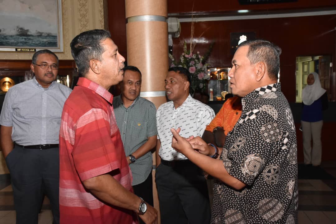 MPA_Barat's tweet photo. Mesra! Ahli Jawatankuasa Laksamana @tldm_rasmi berkumpul di @WismaSamudera dgn satu tujuan, bg memperkukuh ikatan dan ukhuwah. 

#NavyNews 
#NavyWay https://t.co/ZqyFo8wttq