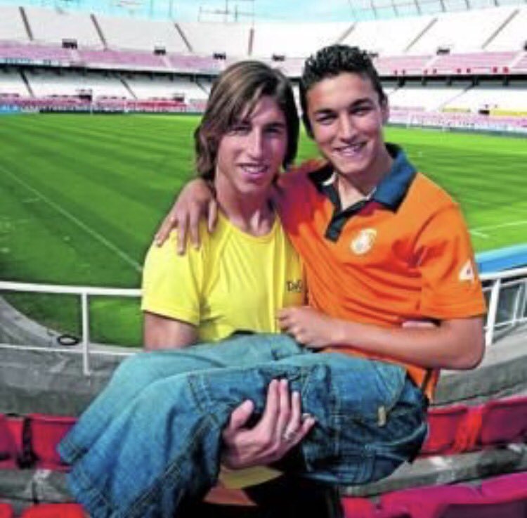  HAPPY BIRTHDAY Jesus Navas turns 33 today...

Any excuse to post this old pic of him and Sergio Ramos. 
