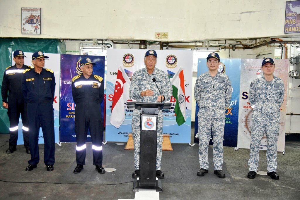 indiannavy's tweet photo. Dr @Ng_Eng_Hen Defence Minister of the Republic of Singapore closely observed the two navies in action at sea during the ongoing 25th Edition of Singapore India Maritime Bilateral Exercise #SIMBEX2018 in the Bay of Bengal @SpokespersonMoD @nsitharaman @DefenceMinIndia @defencesg https://t.co/ZBAceOQnmG