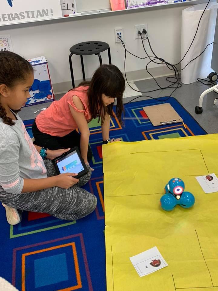 BarrettElem's tweet image. Solving word problems with the Dash’s help! #coding #wordproblems #dottherobot @Walshedtech @ACPSk12