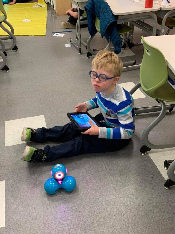 BarrettElem's tweet image. Solving word problems with the Dash’s help! #coding #wordproblems #dottherobot @Walshedtech @ACPSk12