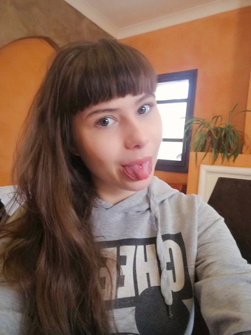 Un bisou du plateau de tournage mes loulous ❤️ #shooting #pornlife https://t.co/bGeztw0dFY<a href="/tag/shooting"class="tags"><span>#shooting</span></a><a href="/tag/pornlife"class="tags"><span>#pornlife</span></a>