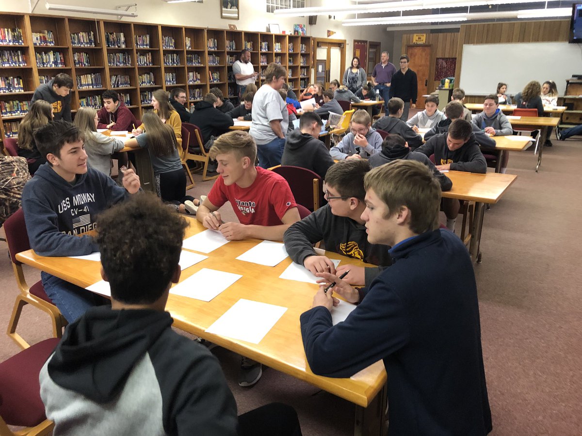 vhsknights's tweet image. “Giving Back”Day at VHS. Speakers and many great activities all day. Great way to start Thanksgiving break. #KnightPride