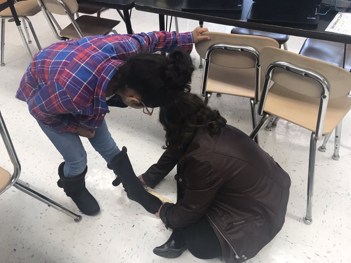 MTL_Phelan3rd's tweet photo. Practicing our measuring skills and making a class line plot. Today we meausred how long our feet are! #measurementmasters #rulerskills #teamphelan https://t.co/VftPJmr19K