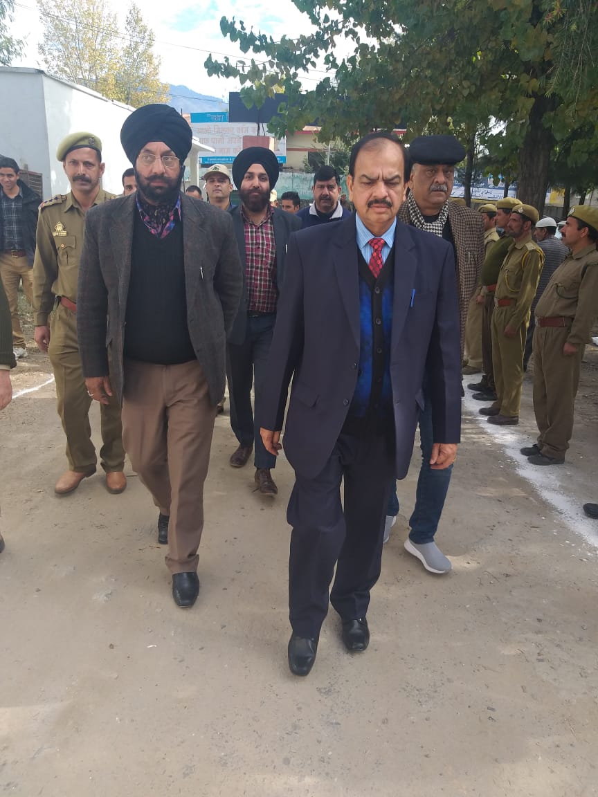 PCCF takes review of Chenab Circle at Doda.
 
The Pr. Chief Conservator of Forests, J&amp;K, Suresh Chugh, IFS took review of the working of Forest Divisions of Chenab Circle Doda. During the course of meeting with all the officers of the Chenab Circle.