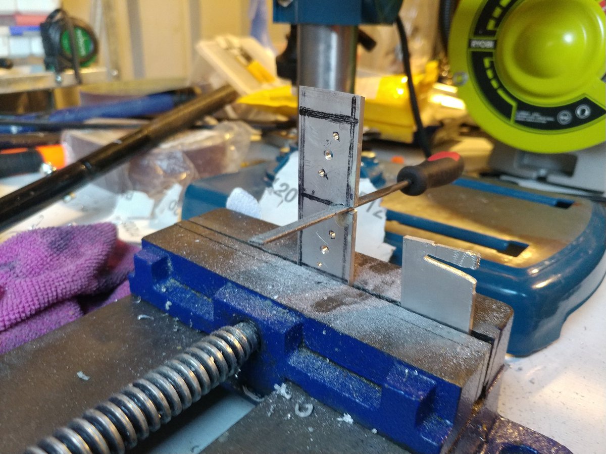aussie_prepper's tweet photo. Small file for a small job!
#metal #aluminium #heatsink #led #ledshelf #file #spittingchips https://t.co/u0vU7zkALl