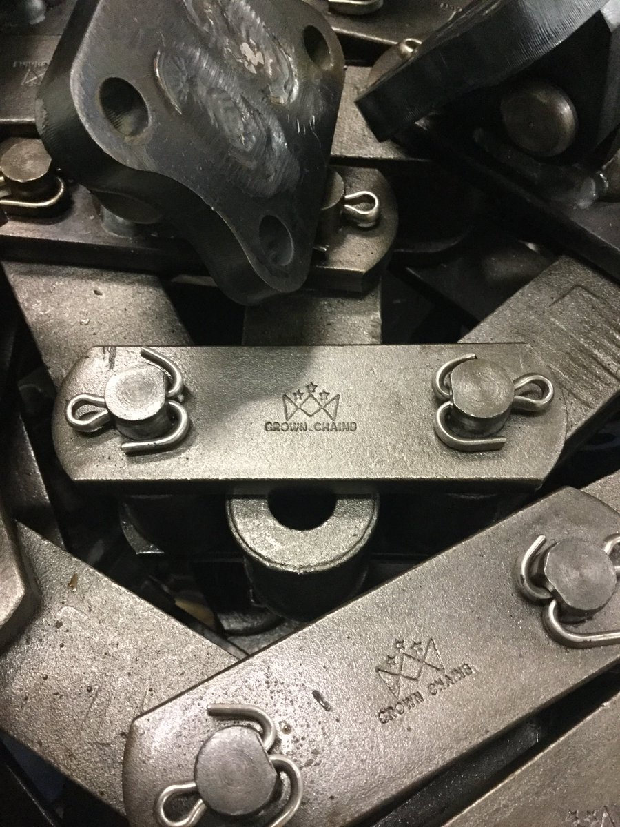 Crownchains's tweet photo. Another #Conveyorchain with special attachments fitted about to be dispatched to a new customer from @Crownchains #EngineeringUK #ukmfg #Aggregates #Mining #IndustryinUK #Thirsk #ALogicalLink #manufacturingUK #bulkhandling #business #OnTime https://t.co/klvwfjBKpH