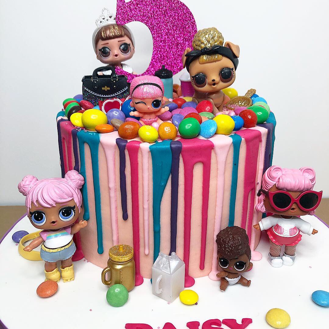 AdamAbiCakes's tweet photo. Happy 5th Birthday Daisy! Hope you liked your LOL Surprise Doll cake 🎂👓👛👜👗🕶

@LOLSurpriseDoll 
#lolsurprise #lolsurpriseparty #lolsurprisecake #loldollcake #birthdaycake #cake #cakedecorating #cakedesign #cakeart #bespokecake #cupcakes https://t.co/9a6JDIb5pu