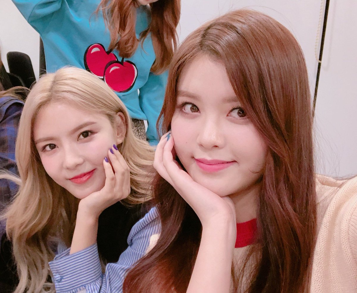 naongarchive's tweet photo. happy birthday to our pretty lovely soyee ♡ hope you can continue to shine as bright as you are right now, we love you so much #HAPPYSOYEEDAY https://t.co/sywTu1cnkD