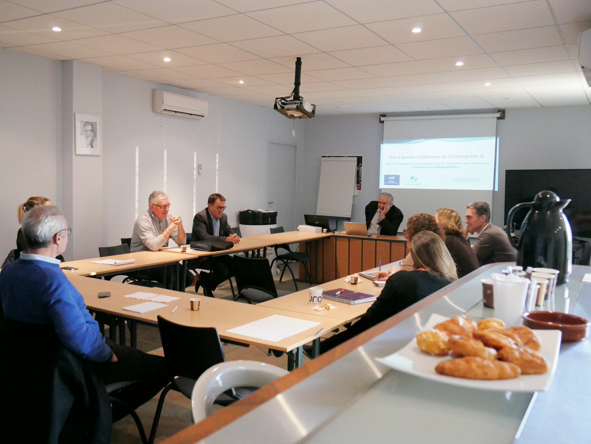 Ce matin, au Medef Charente-Maritime 
➡️ Les 5 points cardinaux de l'entreprise, ou comment ajuster humain et organisation pour façonner une entreprise virtuose et collaborative ! 🤝

Un grand merci à notre adhérent Emmanuel Brunet-Rio (COBALTJ17) 👍