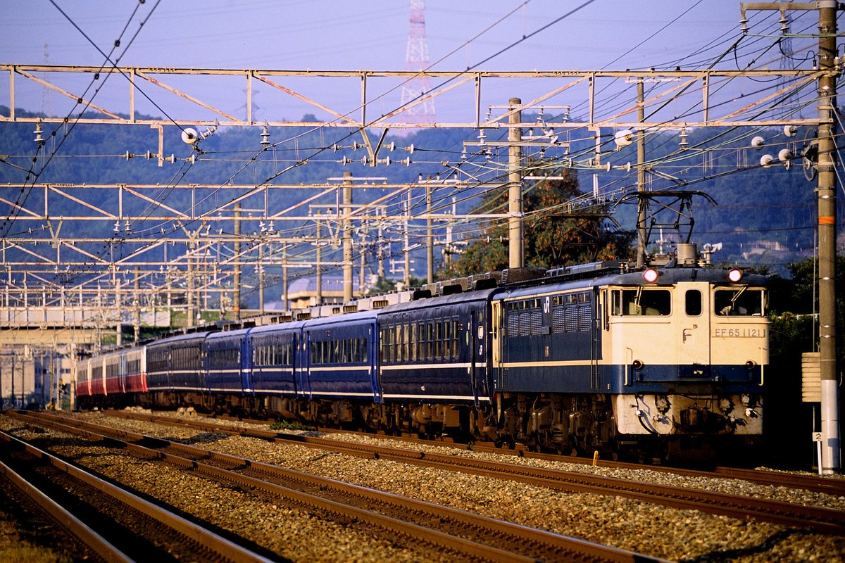 とくめいきぼう またefで今度は01 8 4 確かムーンライト高知 松山 山陽の3併結列車を牽引する姿 T Co Mzycotjjza より11年の時が経過し 正面貫通扉の塗り分けは省略されていますが 正面窓hゴムは白ですね また 客車は四国の12系 とくめいきぼう またefで今度は01 8 4 確かムーンライト高知 松山 山陽の3併結列車を牽引する姿 T Co Mzycotjjza より11年の時が経過し 正面貫通扉の塗り分けは省略されていますが 正面窓hゴムは白ですね また 客車は四国の12系